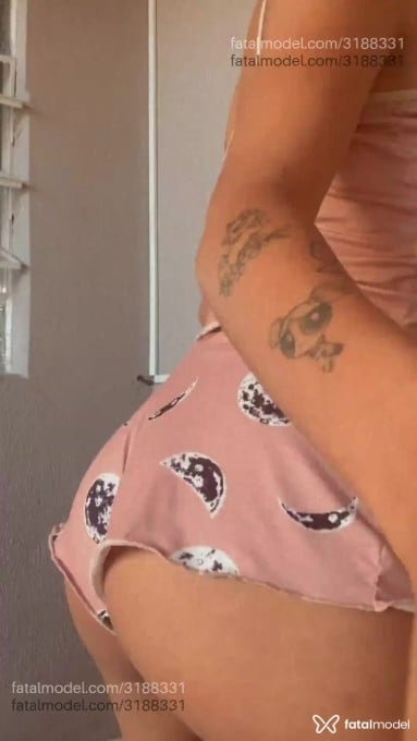 Acompanhante mulher com cabelo castanho de olhos castanhos em Goiânia - Mirella Bueno