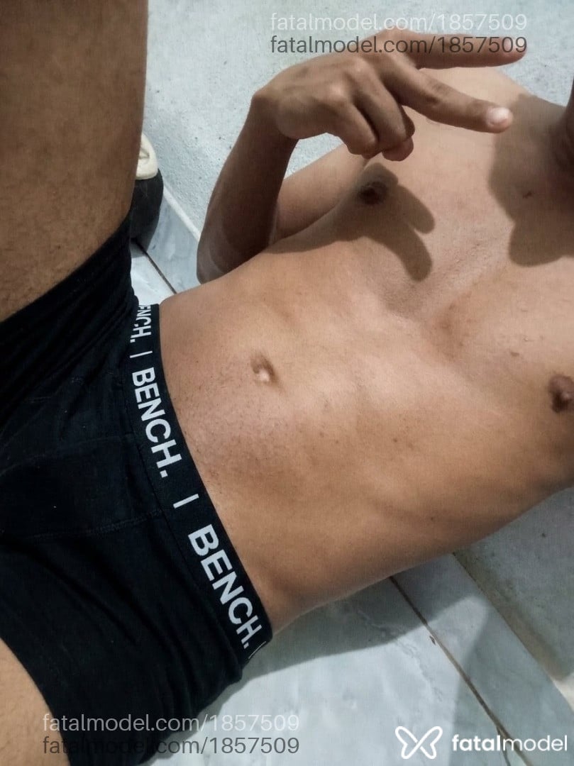Acompanhante homem morena (o) de olhos pretos - Rau Emílio