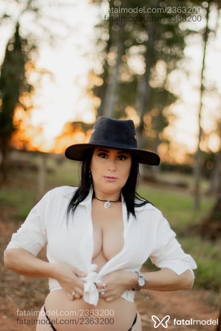 Acompanhante mulher morena (o) de olhos castanhos - Ravenne