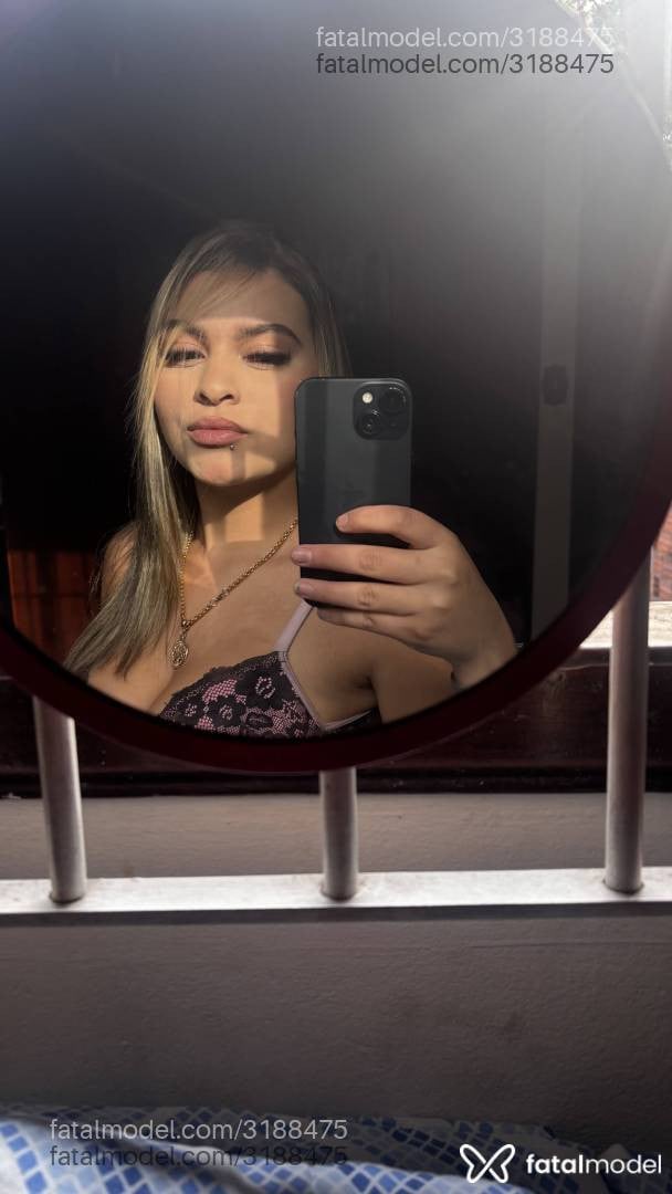 Acompanhante mulher loira (o) de olhos castanhos - Lívia