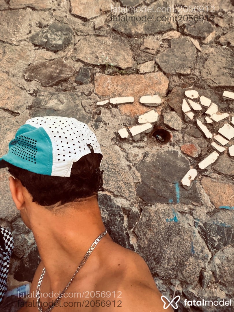 Acompanhante homem com cabelo castanho de olhos mel - Pivetinhoativo