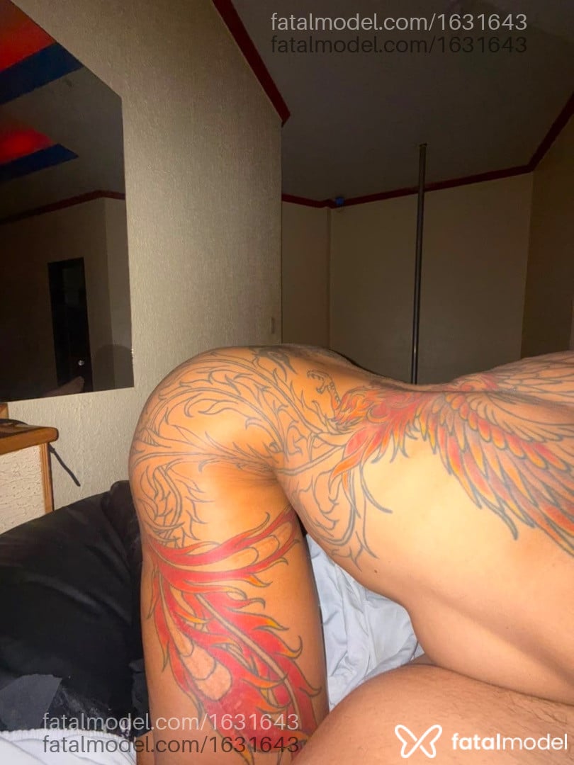 Acompanhante mulher trans morena (o) de olhos castanhos - Jhenny