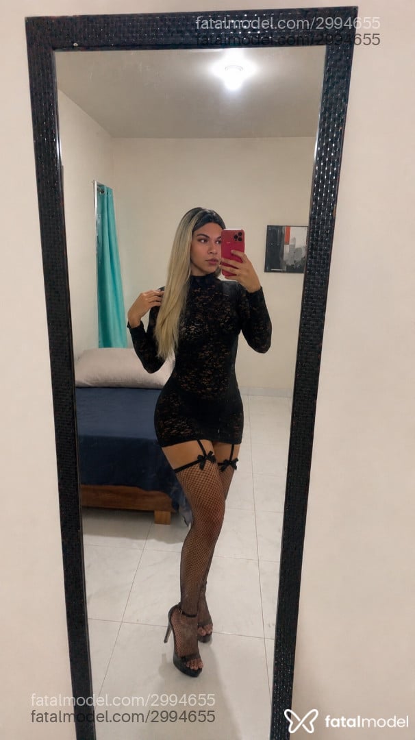 Acompanhante mulher trans com cabelo castanho de olhos pretos - Bianca Bonifacio