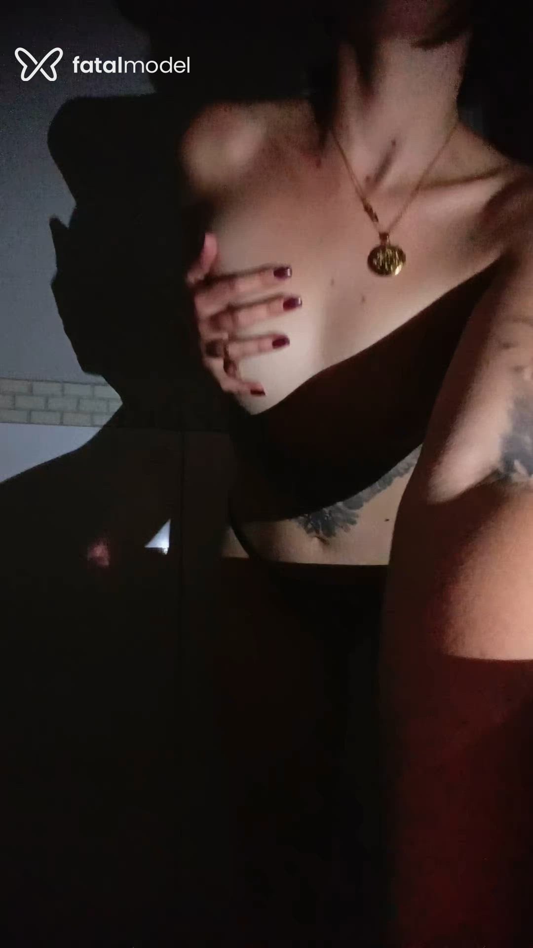 Acompanhante mulher morena (o) de olhos mel - Lili