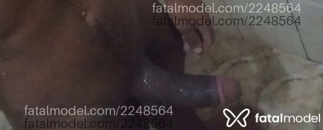 Acompanhante homem morena (o) de olhos castanhos - Preto