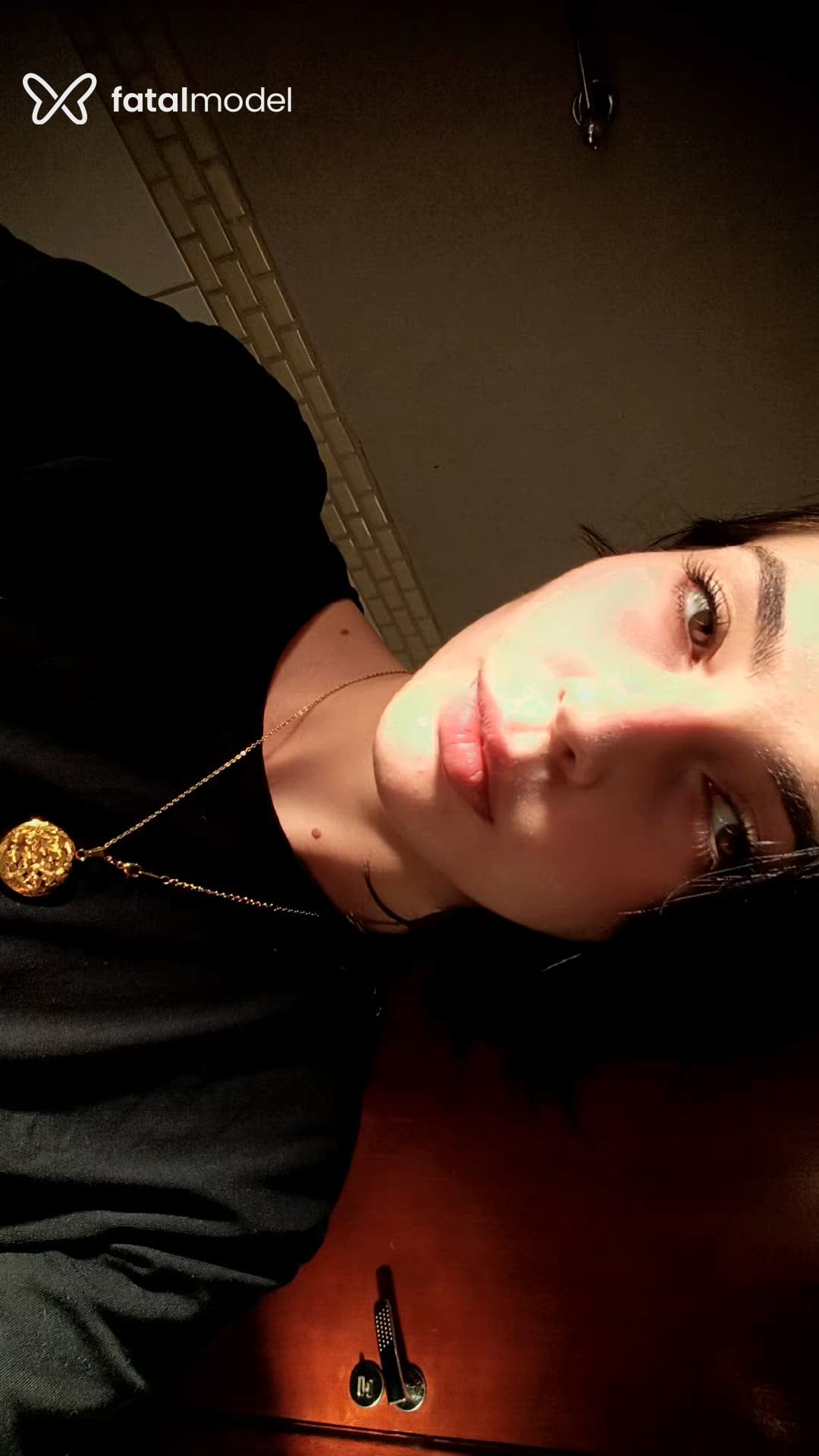 Acompanhante mulher morena (o) de olhos mel - Lili