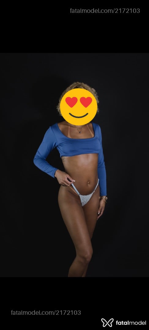 Acompanhante mulher loira (o) de olhos castanhos - Hache