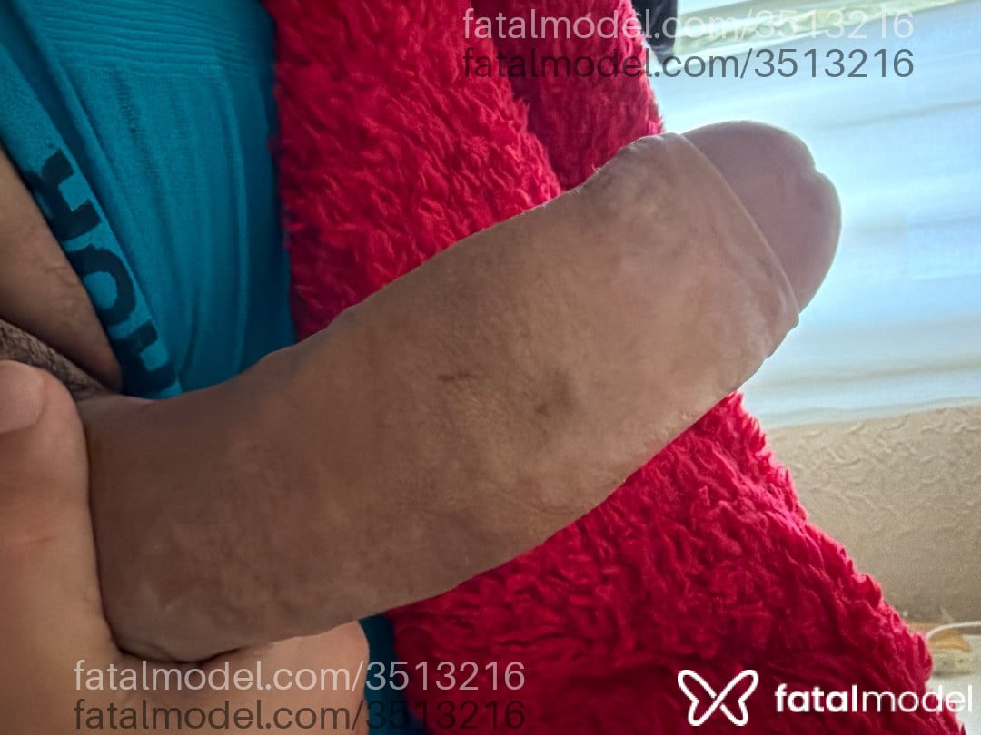 Acompanhante homem com cabelo castanho de olhos pretos - Rodrigo