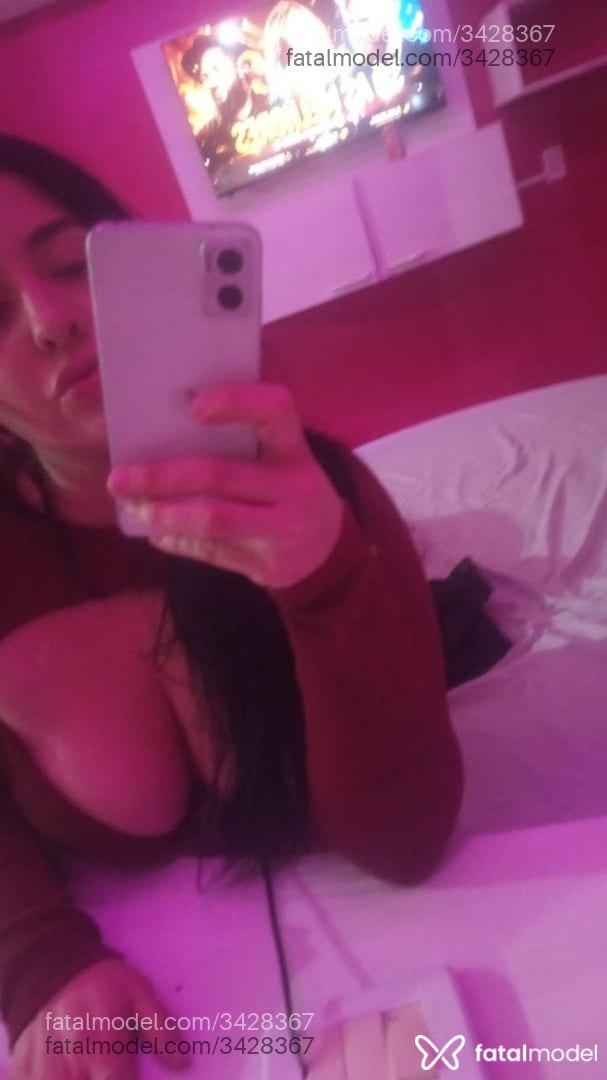 Acompanhante mulher morena (o) de olhos castanhos - Emilin