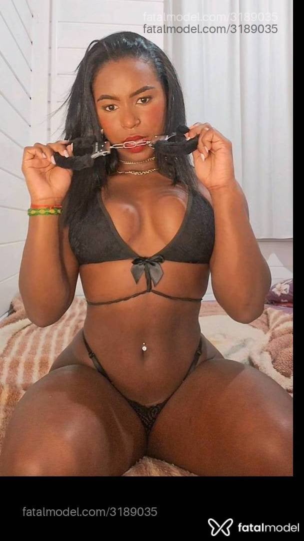 Acompanhante mulher morena (o) de olhos pretos em Tijucas - Morena