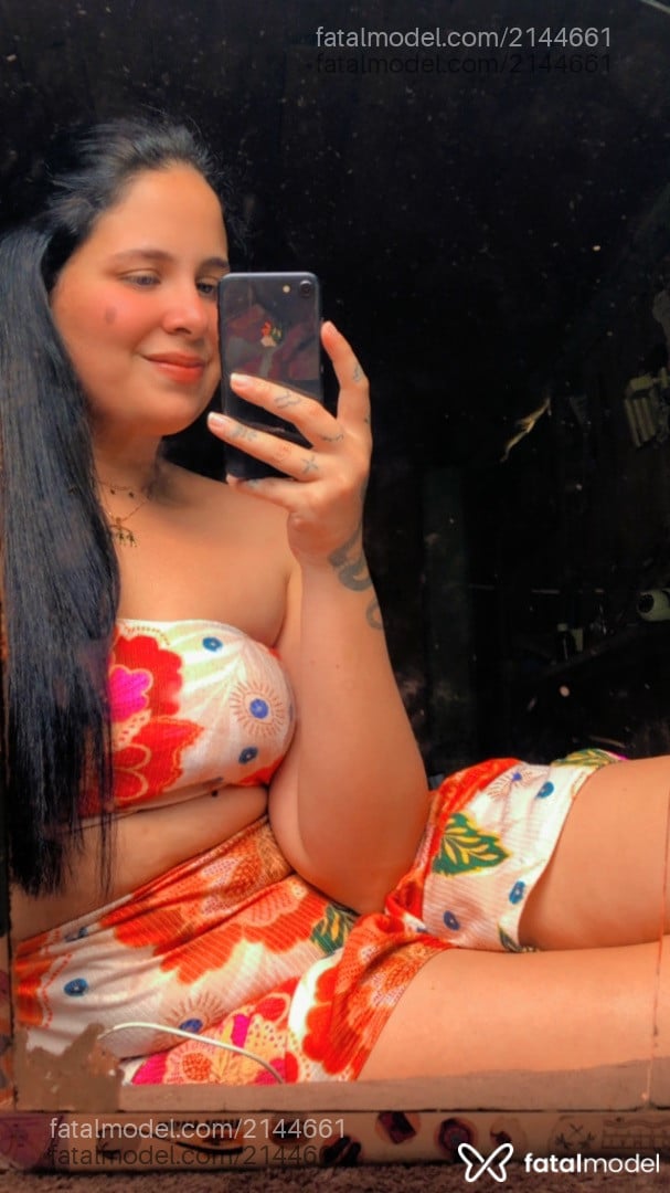 Acompanhante mulher morena (o) de olhos castanhos - Nabru