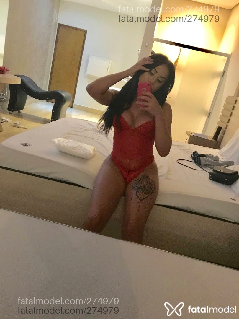 Acompanhante travesti com cabelo castanho de olhos mel - Lary leite Acompanhante travesti com cabelo castanho de olhos mel - Lary leite
