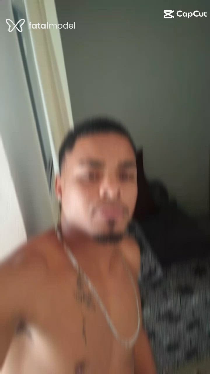 Acompanhante homem morena (o) de olhos castanhos - preto