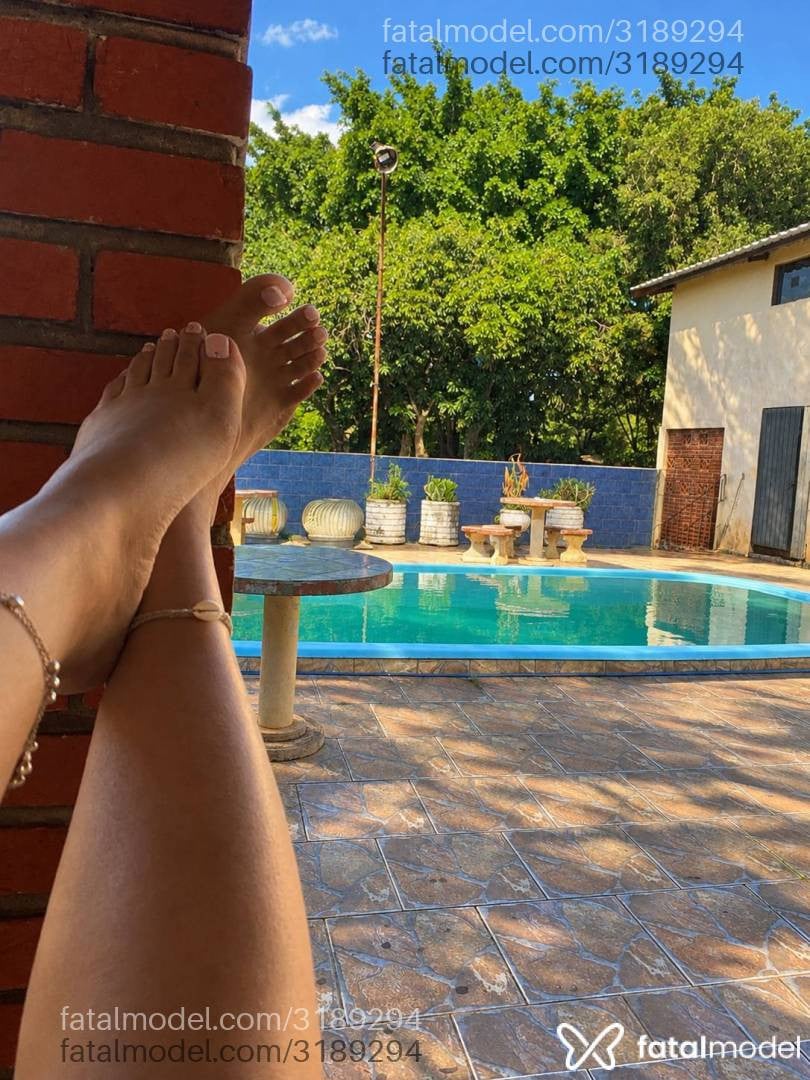 Acompanhante mulher morena (o) de olhos castanhos - Scarlat Campos