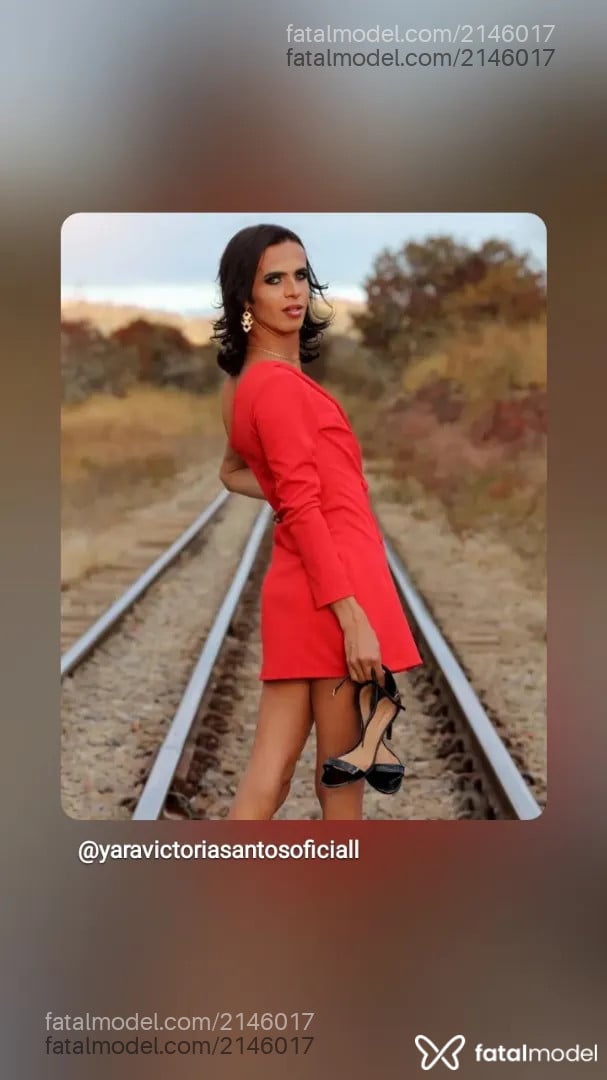 Acompanhante mulher trans morena (o) de olhos verdes - Yara Victoria