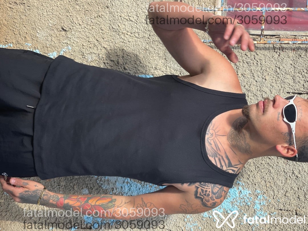 Acompanhante homem loira (o) de olhos verdes - Tatuadodotado