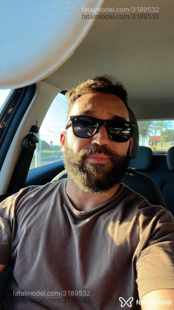 Acompanhante homem com cabelo castanho de olhos mel em Taubaté - Giov