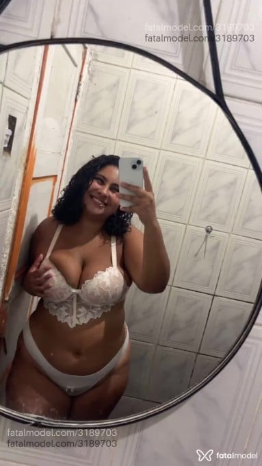 Acompanhante mulher morena (o) de olhos castanhos em Virtual Acompanhante mulher morena (o) de olhos castanhos em Virtual - Fernanda