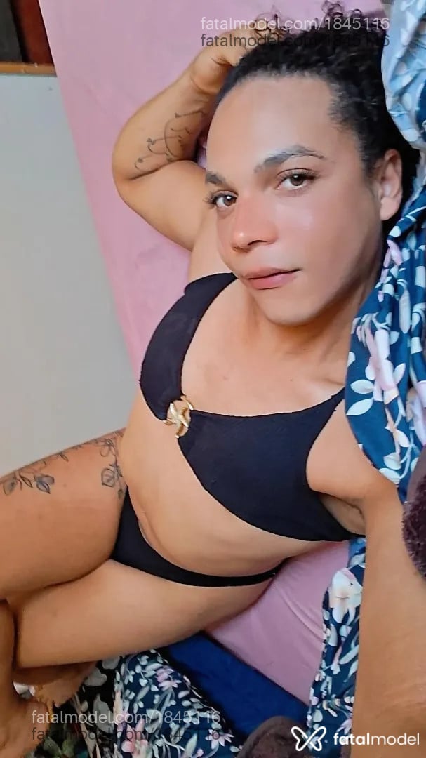 Acompanhante mulher trans morena (o) de olhos castanhos - Ysis Elena