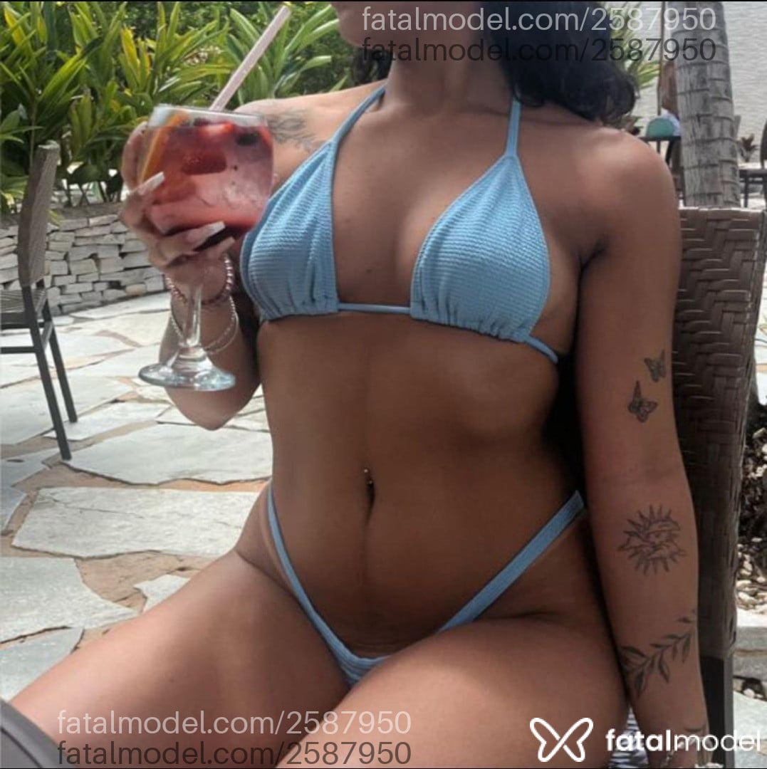 Acompanhante mulher com cabelo castanho de olhos castanhos - Rafaela Fernandes