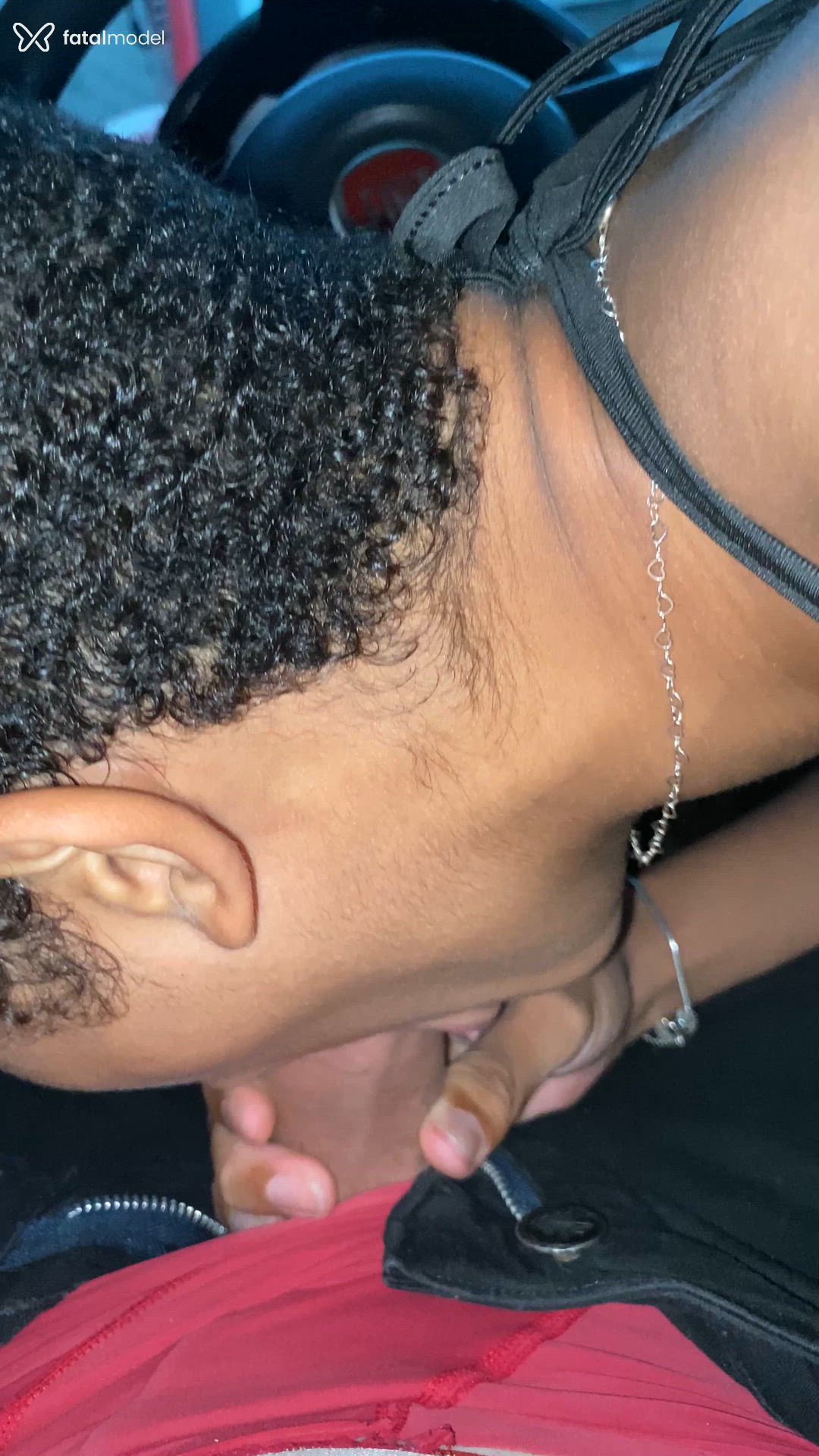 Acompanhante mulher trans morena (o) de olhos pretos - Aylla Victória