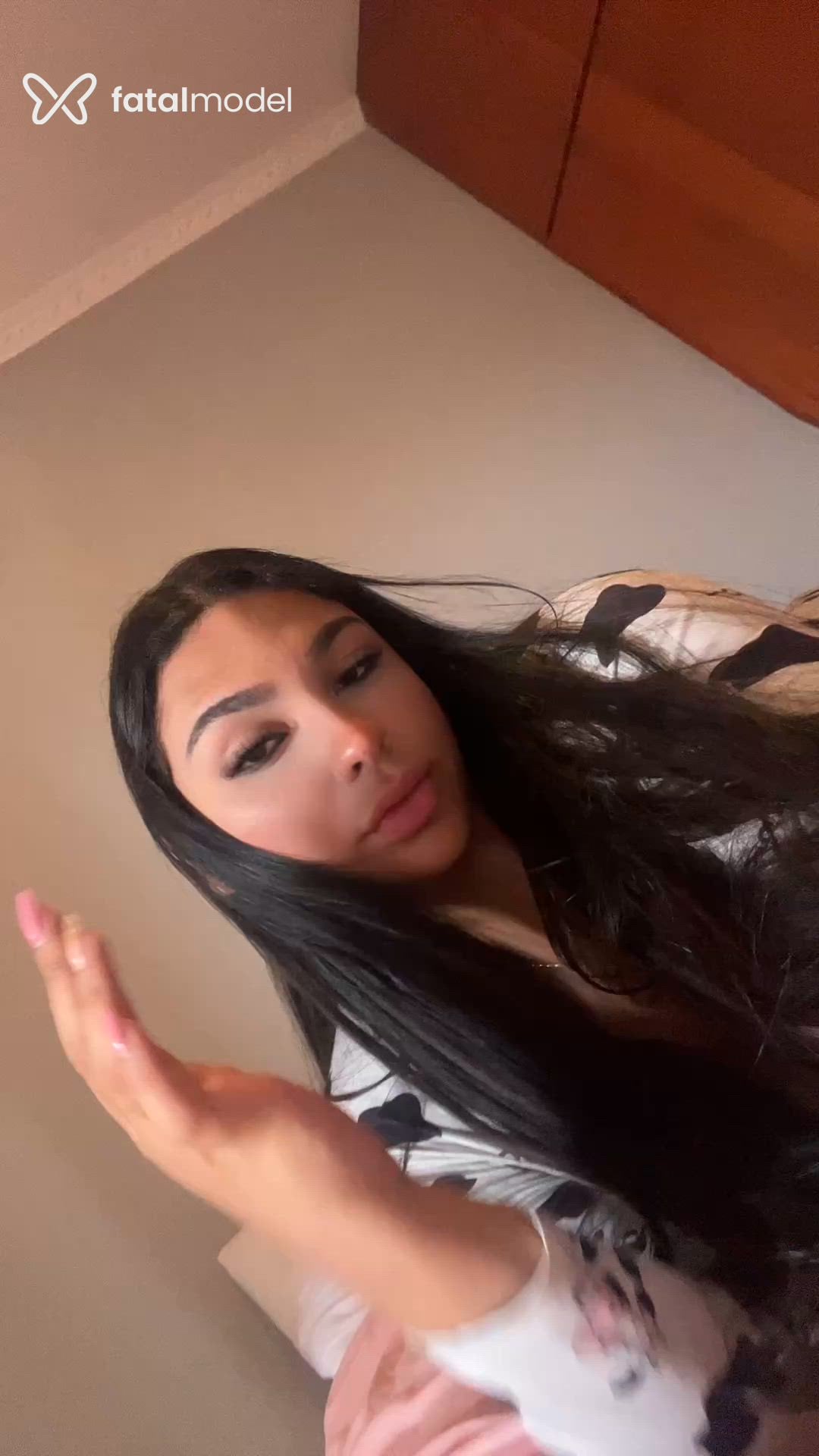 Acompanhante mulher trans morena (o) de olhos pretos - Alice Sampaio