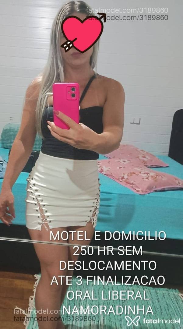 Acompanhante mulher loira (o) de olhos castanhos - Esmeralda