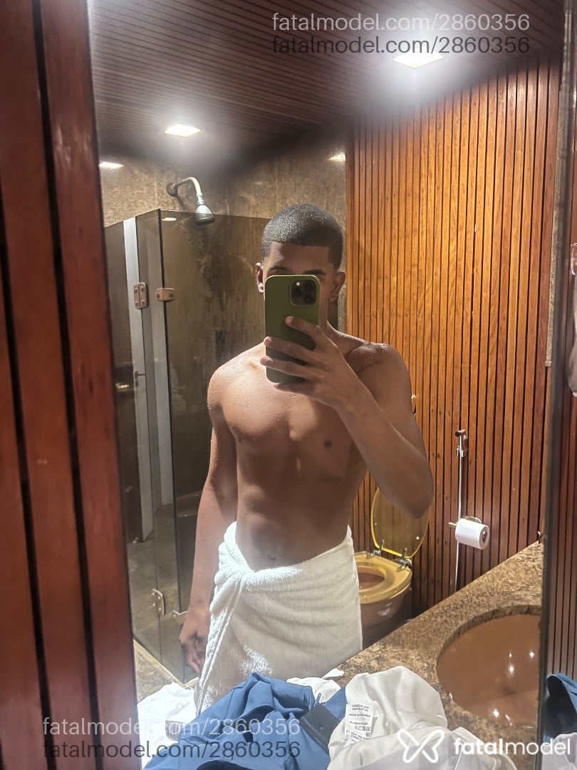 Acompanhante homem morena (o) de olhos castanhos - Pietro