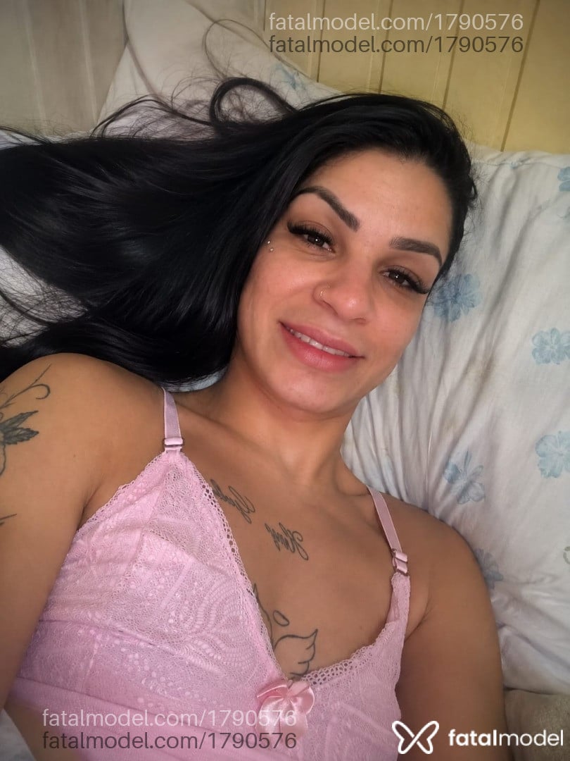 Acompanhante mulher trans morena (o) de olhos castanhos - Gabizinha