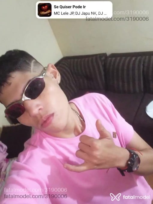 Acompanhante homem com cabelo castanho de olhos verdes em Virtual Acompanhante homem com cabelo castanho de olhos verdes em Virtual - Kevinvem