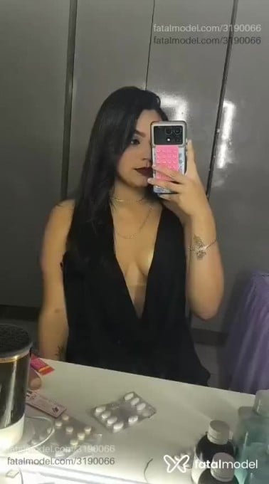 Acompanhante mulher morena (o) de olhos castanhos em Brasília Acompanhante mulher morena (o) de olhos castanhos em Brasília - Beattriz