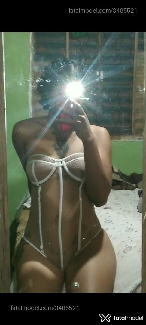 Acompanhante mulher com cabelo castanho de olhos castanhos - Liah Silva