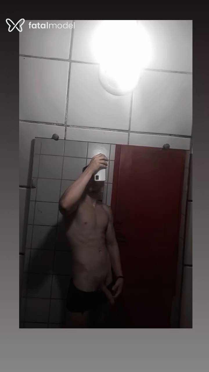 Acompanhante homem morena (o) de olhos castanhos - Ton