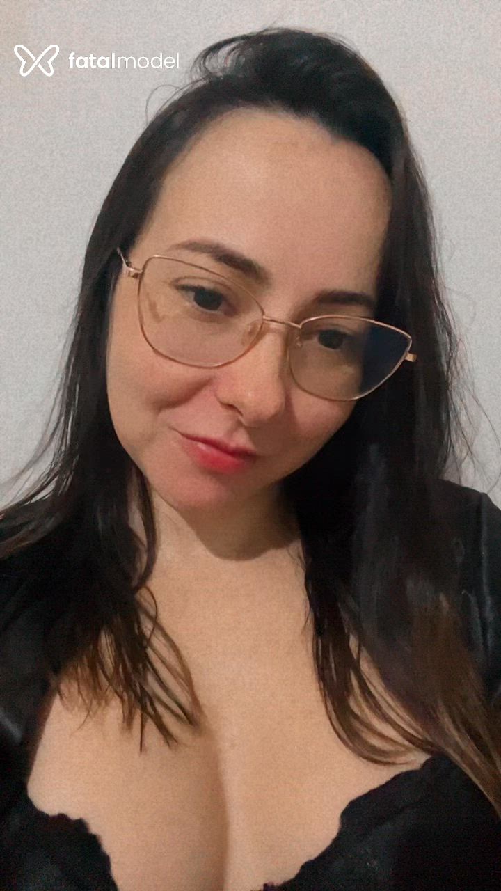 Acompanhante mulher com cabelo castanho de olhos castanhos - Sara Víctoria Acompanhante mulher com cabelo castanho de olhos castanhos - Sara Víctoria