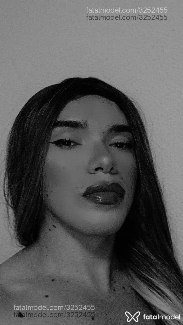 Acompanhante mulher trans loira (o) de olhos castanhos - Emilly Louise Acompanhante mulher trans loira (o) de olhos castanhos - Emilly Louise