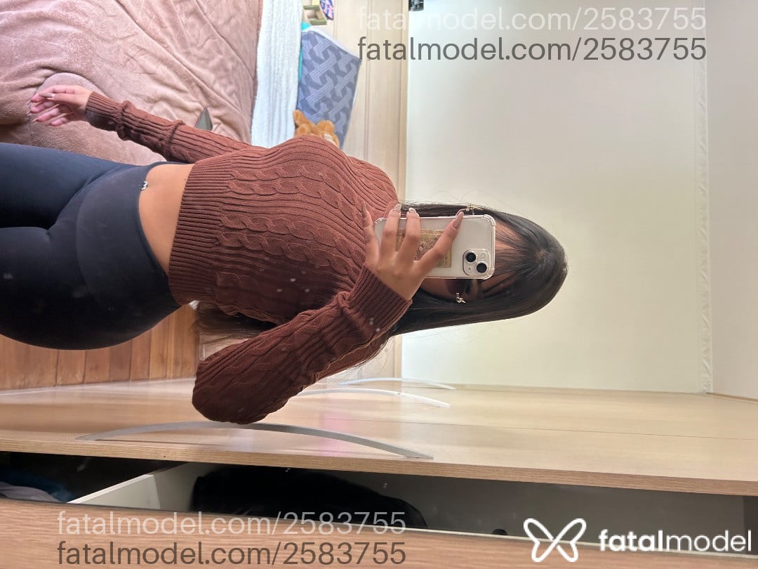 Acompanhante mulher com cabelo castanho de olhos castanhos - Estrela