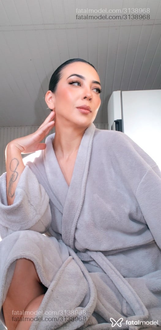 Acompanhante mulher morena (o) de olhos castanhos - Cecilia