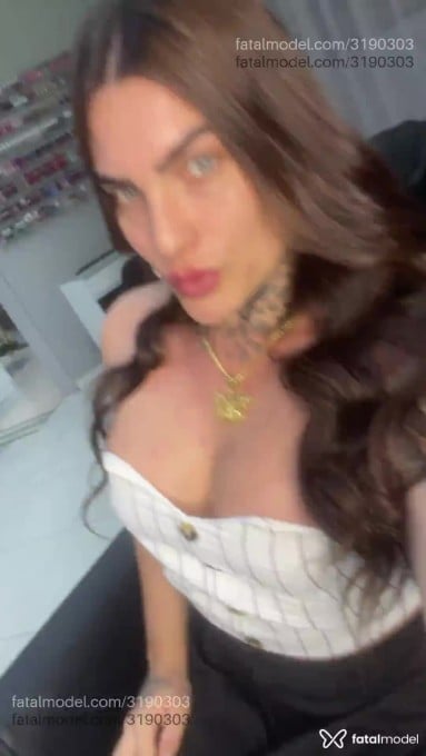 Acompanhante mulher trans morena (o) de olhos azuis em Pindorama Acompanhante mulher trans morena (o) de olhos azuis em Pindorama - Cassiane Baldo