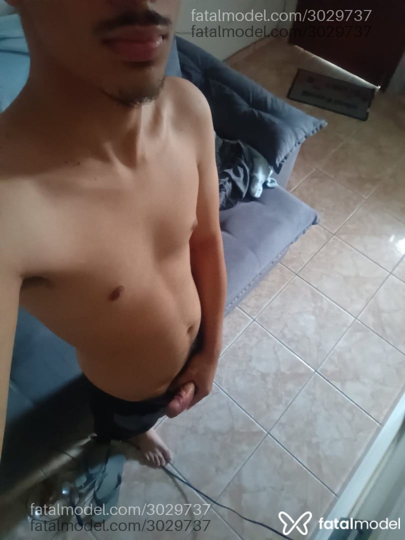 Acompanhante homem com cabelo castanho de olhos castanhos - Pedro Vieira