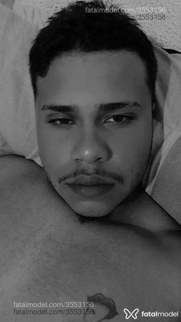 Acompanhante homem com cabelo castanho de olhos castanhos - Matheus