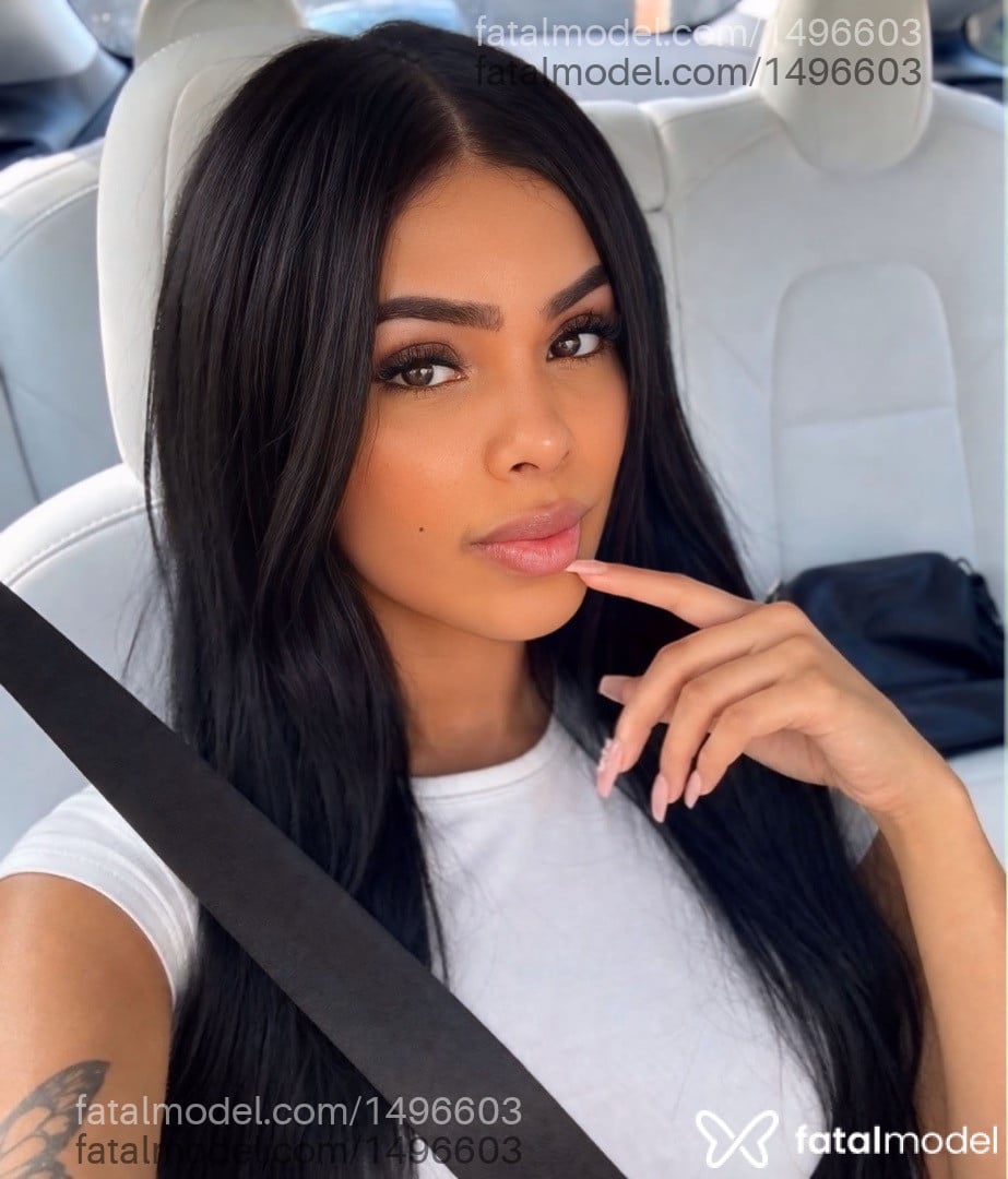 Acompanhante mulher trans morena (o) de olhos pretos - Victoria Costa