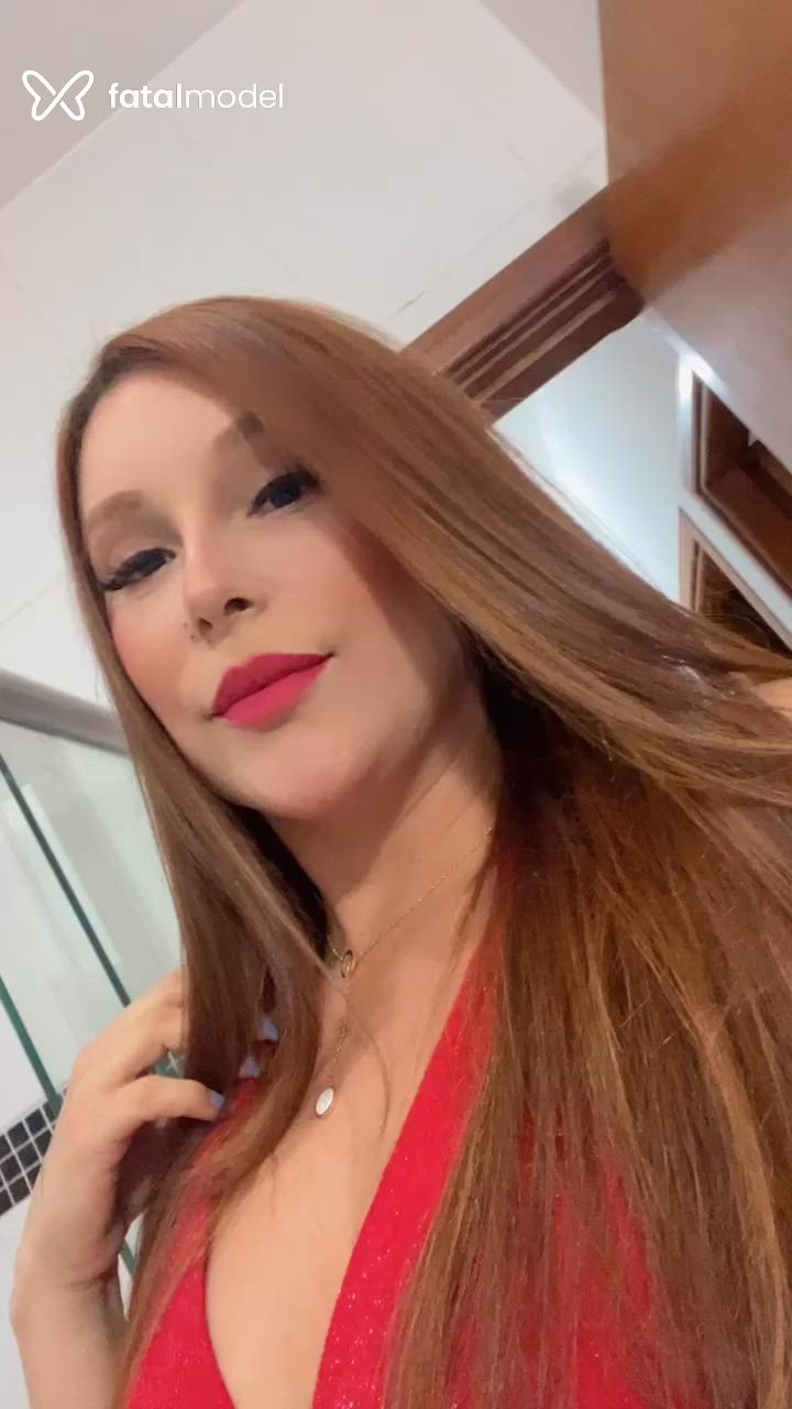 Acompanhante mulher ruiva (o) de olhos castanhos - Ariel Ferraz