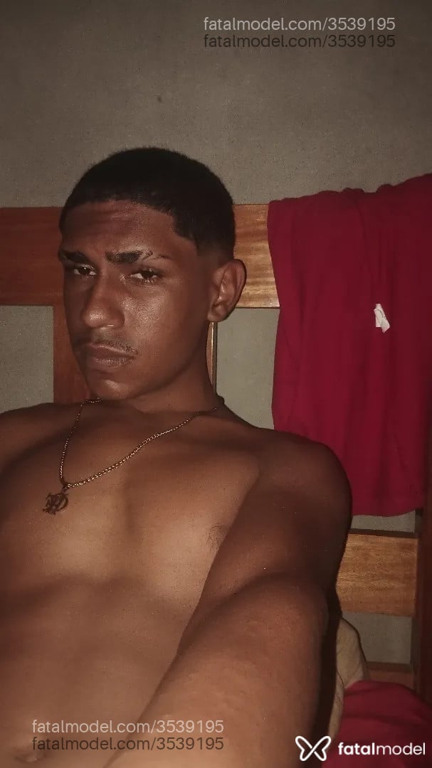 Acompanhante homem loira (o) de olhos azuis - Gustavo