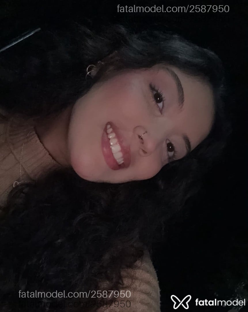 Acompanhante mulher com cabelo castanho de olhos castanhos - Rafaela Fernandes