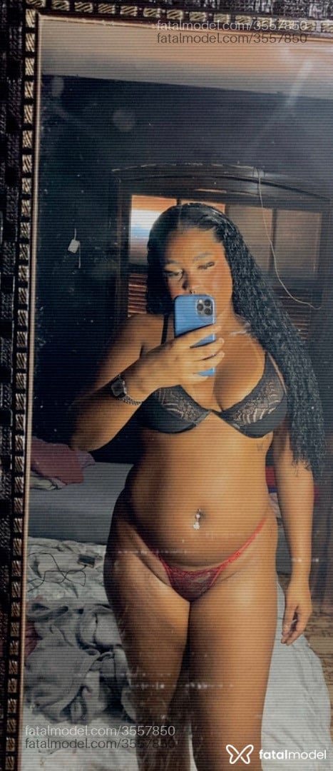 Acompanhante mulher morena (o) de olhos pretos - Thifany