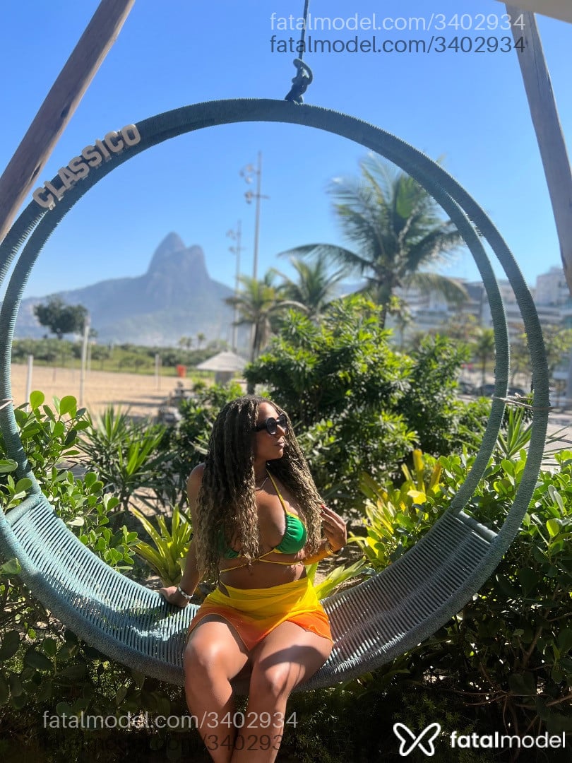 Acompanhante mulher morena (o) de olhos pretos - Agnes Luz