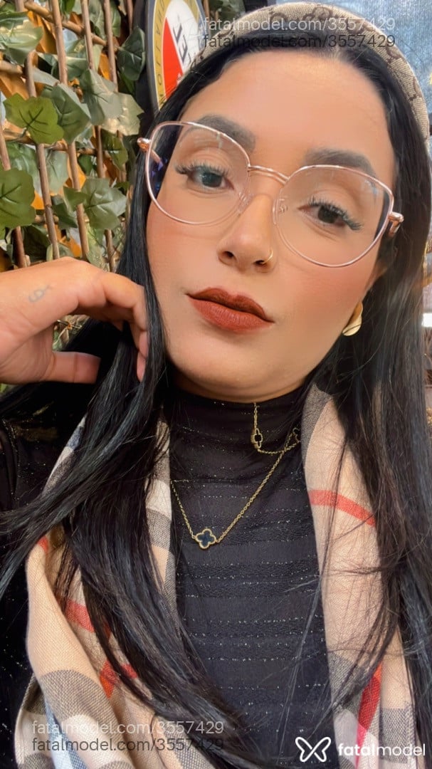 Acompanhante mulher morena (o) de olhos castanhos - Juliana