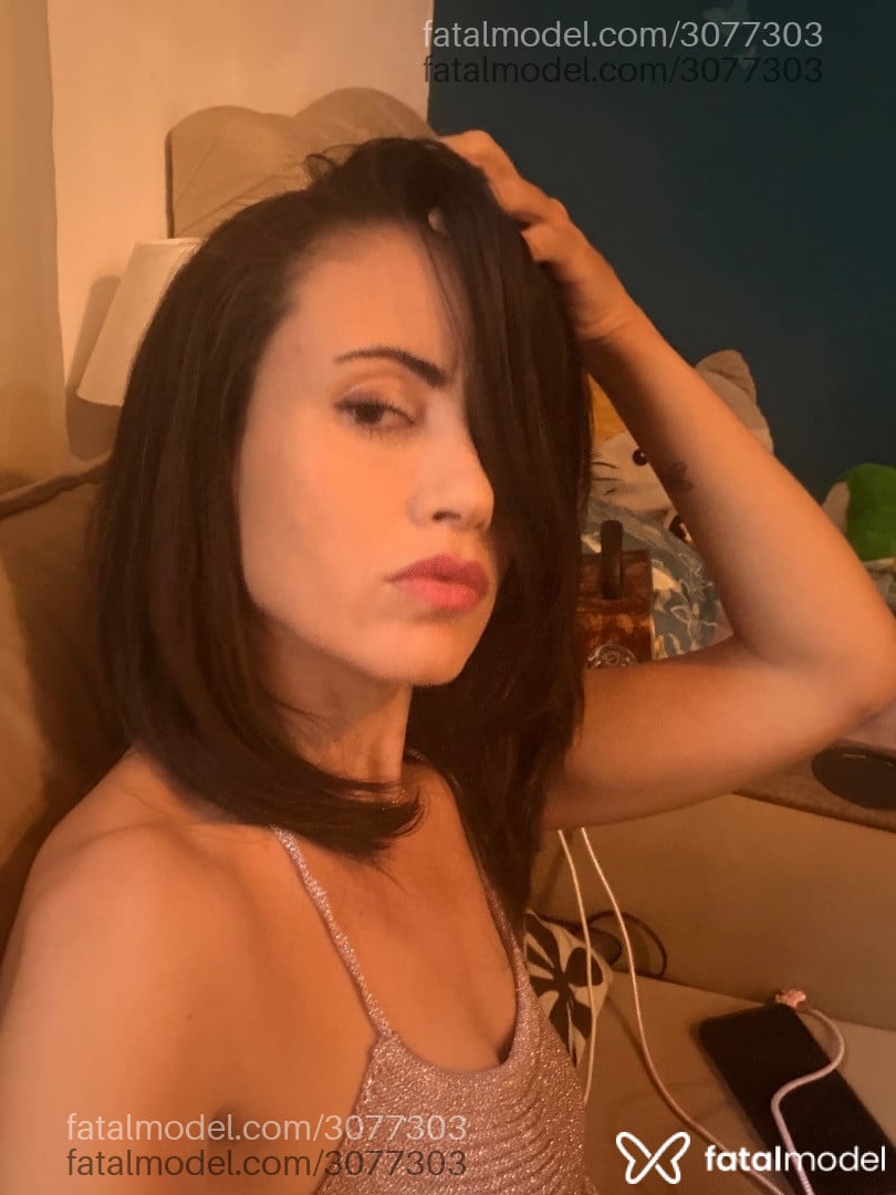 Acompanhante mulher com cabelo castanho de olhos castanhos - Bruna