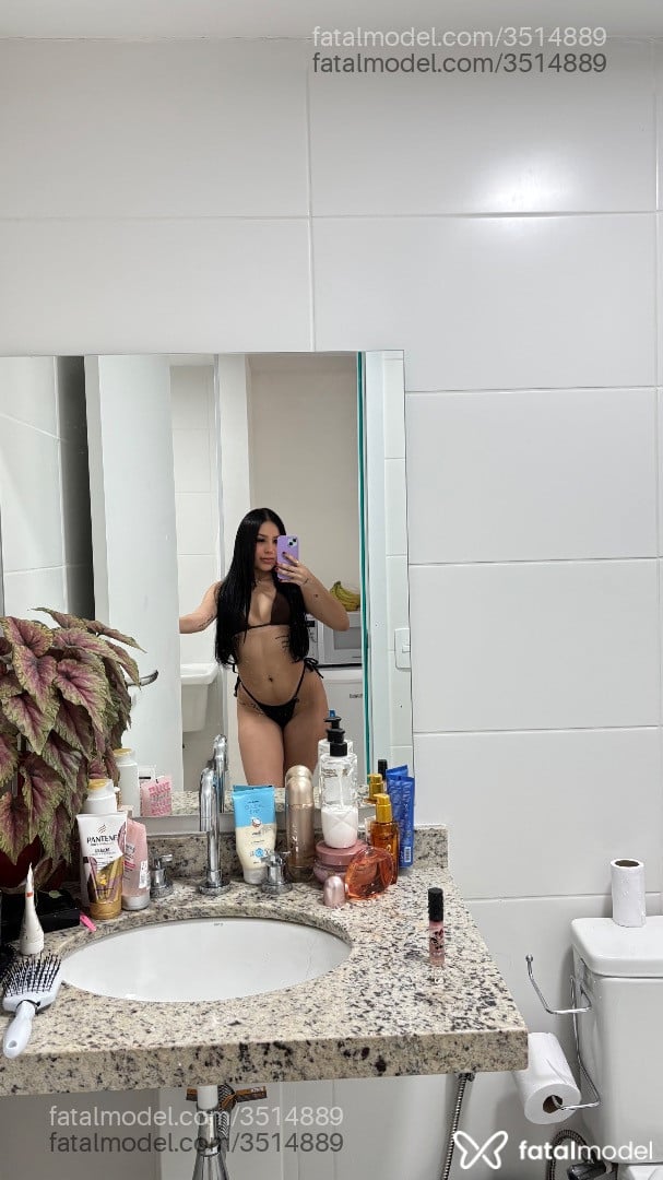 Acompanhante mulher com cabelo castanho de olhos castanhos - Alice