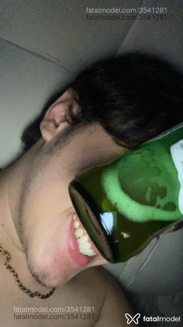 Acompanhante homem com cabelo castanho de olhos castanhos - Kaio Luccas